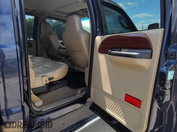 2005 Ford F-250 XL с VIN 1FTSW21P55EC70561, выставлен на аукционе Copart как лот 58500605 с пробегом 122 723 миль миль и На запчасти • Non repairable. История ставок и продаж доступна на DreamBid. Изображение 6.