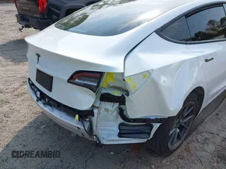 2021 Tesla Model 3 Standard Range Plus z VIN 5YJ3E1EA9MF027985, wystawiony jako IAAI lot #42045254 z przebiegiem 42 353 mil mil oraz . Historia ofert i sprzedaży dostępna na DreamBid. Obrazek 6.