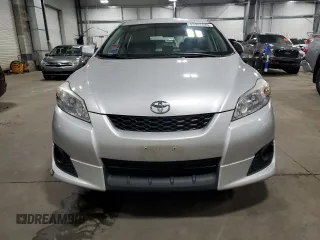 2010 Toyota Matrix z VIN 2T1KU4EE0AC309208, wystawiony jako Copart lot #53392535 z przebiegiem 98 773 mil mil oraz Czysty tytuł • Clean title. Historia ofert i sprzedaży dostępna na DreamBid. Obrazek 5.