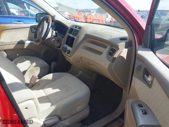 2006 Kia Sportage LX with VIN KNDJF723967196541, listed as a IAAI auction lot 41375370 with 139,888 mi miles. Bid and sale history available at carsss.com. Image 5.