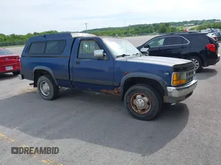 1991 Dodge Dakota z VIN 1B7GG26X3MS259618, wystawiony jako IAAI lot #42316385 z przebiegiem 174 734 mil mil oraz . Historia ofert i sprzedaży dostępna na DreamBid. Obrazek 1.