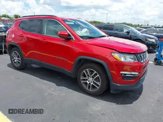 2018 Jeep Compass Latitude z VIN 3C4NJCBB9JT488355, wystawiony jako IAAI lot #42557683 z przebiegiem 179 793 mil mil oraz . Historia ofert i sprzedaży dostępna na DreamBid. Obrazek 1.