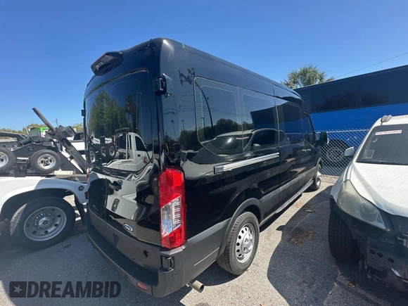 2022 Ford Transit Passenger XL with VIN 1FBAX9C83NKA04968, listed as a Copart auction lot 47838735 with 18,634 mi miles and Clean Title. Bid and sale history available at DreamBid. Image 4.