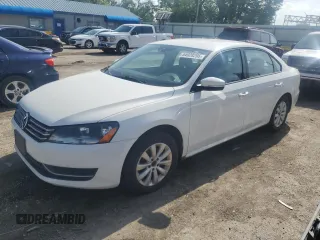 2013 Volkswagen Passat S z VIN 1VWAP7A32DC076354, wystawiony jako Copart lot #54928295 z przebiegiem 137 456 mil mil oraz Czysty tytuł • Clean title. Historia ofert i sprzedaży dostępna na DreamBid. Obrazek 1.