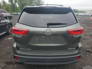 2017 Toyota Highlander XLE with VIN 5TDJZRFH8HS421579, listed as a Copart auction lot 60477245 with 121,417 mi miles and Salvage title. Bid and sale history available at DreamBid. Image 6.