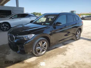 2021 BMW X1 xDrive28i z VIN WBXJG9C04M5T50887, wystawiony jako Copart lot #56631925 z przebiegiem 31 368 mil mil oraz Szkoda całkowita • Salvage title. Historia ofert i sprzedaży dostępna na DreamBid. Obrazek 1.
