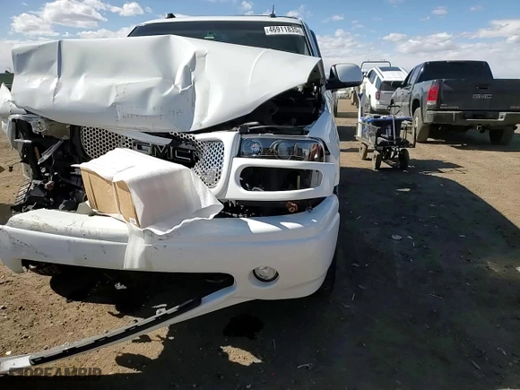 2005 GMC Yukon Denali with VIN 1GKEK63U75J168693, listed as a Copart auction lot 46911835 with 94,331 mi miles and Salvage Title. Bid and sale history available at carsss.com. Image 12.