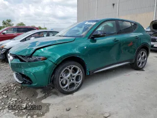 2024 Alfa Romeo Tonale Ti z VIN ZASPATCW0R3055934, wystawiony jako Copart lot #67899114 z przebiegiem 4211 mil mil oraz Szkody całkowita. Historia ofert i sprzedaży dostępna na DreamBid. Obrazek 1.