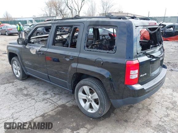 2014 Jeep Patriot Latitude with VIN 1C4NJRFBXED761411, listed as a IAAI auction lot 41914086 with Not Provided miles. Bid and sale history available at carsss.com. Image 3.