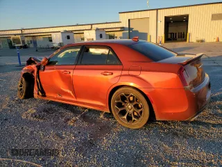 2020 Chrysler 300 S z VIN 2C3CCABG1LH255488, wystawiony jako Copart lot #83475054 z przebiegiem 98 252 mil mil oraz Szkoda całkowita • Salvage title. Historia ofert i sprzedaży dostępna na DreamBid. Obrazek 2.