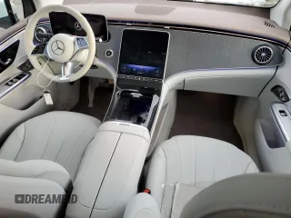 2023 Mercedes-Benz EQE 350 z VIN 4JGGM1CB0PA010064, wystawiony jako Copart lot #38898304 z przebiegiem 4 122 mil mil oraz . Historia ofert i sprzedaży dostępna na DreamBid. Obrazek 8.