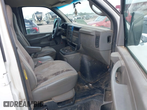 2006 Chevrolet Express Cargo with VIN 1GCGG25VX61138366, listed as a IAAI auction lot 42811262 with 240,071 mi miles and . Bid and sale history available at DreamBid. Image 5.