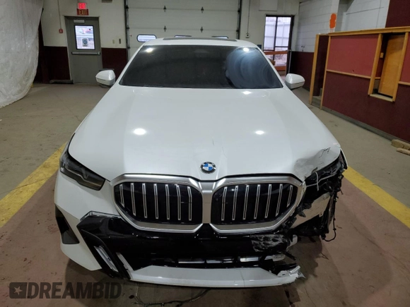 2024 BMW 5 Series 530i xDrive with VIN WBA53FJ01RCS75402, listed as a Copart auction lot 88289285 with 8,802 mi miles and Salvage Title. Bid and sale history available at carsss.com. Image 5.
