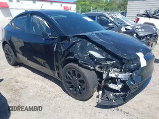 2025 Tesla Model Y Long Range z VIN 7SAYGDED7SA372294, wystawiony jako IAAI lot #41945276 z przebiegiem 2057 mil mil oraz . Historia ofert i sprzedaży dostępna na DreamBid. Obrazek 1.
