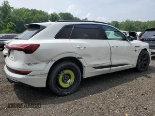 2022 Audi e-tron Chronos with VIN WA1VABGE2NB024953, listed as a Copart auction lot 60561975 with 30,503 mi miles and Salvage title. Bid and sale history available at DreamBid. Image 3.