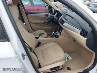 2015 BMW X1 sDrive28i with VIN WBAVM1C50FV314957, listed as a IAAI auction lot 41816402 with 148,410 mi miles. Bid and sale history available at carsss.com. Image 5.