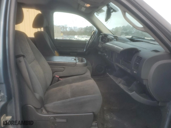 2007 Chevrolet Silverado 1500 LT w/1LT with VIN 2GCEC13C671661541, listed as a Copart auction lot 84800614 with 263,248 mi miles and Non Repairable. Bid and sale history available at carsss.com. Image 7.