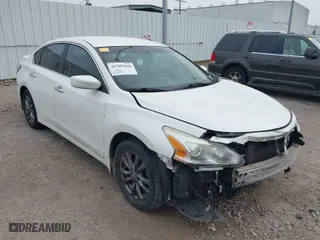 2015 Nissan Altima 2.5 with VIN 1N4AL3AP2FC457477, listed as a IAAI auction lot 41787048 with 122,468 mi miles. Bid and sale history available at carsss.com. Image 1.