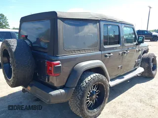 2018 Jeep Wrangler Unlimited Sport S с VIN 1C4HJXDN6JW277829, выставлен на аукционе IAAI как лот 42607187 с пробегом 107 461 миль миль и . История ставок и продаж доступна на DreamBid. Изображение 4.