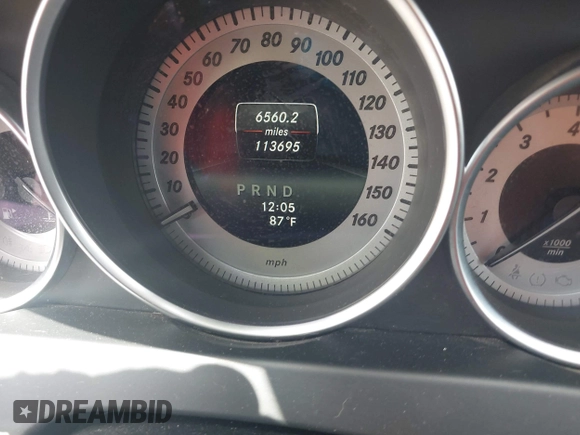 2014 Mercedes-Benz C 250 Sport z VIN WDDGF4HB0EA936265, wystawiony jako IAAI lot #42090412 z przebiegiem 113 695 mil mil oraz . Historia ofert i sprzedaży dostępna na DreamBid. Obrazek 7.