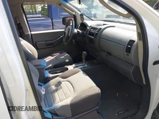 2006 Nissan Xterra S z VIN 5N1AN08W66C542611, wystawiony jako IAAI lot #42278440 z przebiegiem 228 688 mil mil oraz . Historia ofert i sprzedaży dostępna na DreamBid. Obrazek 5.