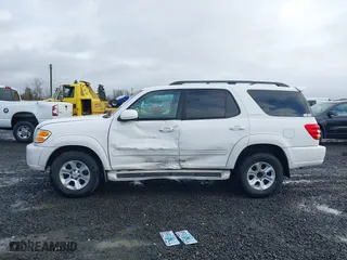 2003 Toyota Sequoia Limited with VIN 5TDBT48A43S183652, listed as a IAAI auction lot 41549774 with 250,505 mi miles. Bid and sale history available at carsss.com. Image 15.
