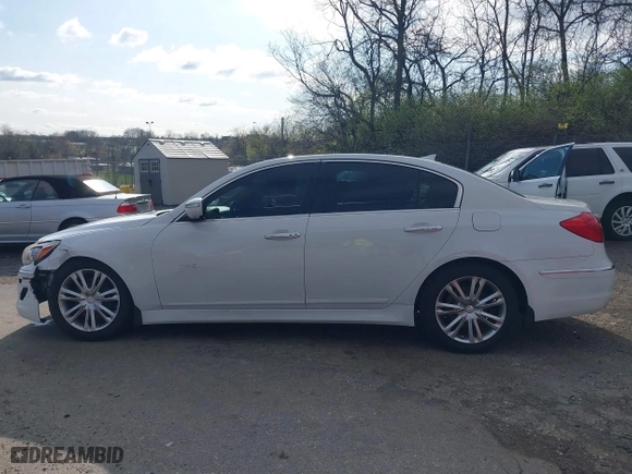 2013 Hyundai Genesis 3.8L with VIN KMHGC4DD1DU237732, listed as a IAAI auction lot 41911514 with 121,266 mi miles. Bid and sale history available at carsss.com. Image 15.