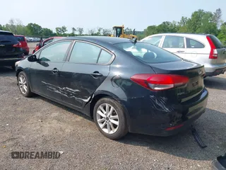 2017 Kia Forte S z VIN 3KPFL4A76HE009647, wystawiony jako IAAI lot #42400267 z przebiegiem 93 415 mil mil oraz . Historia ofert i sprzedaży dostępna na DreamBid. Obrazek 3.