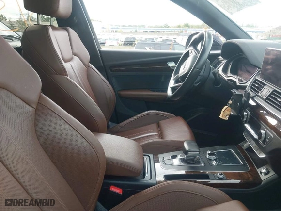 2018 Audi Q5 Prestige with VIN WA1CNAFY0J2020976, listed as a IAAI auction lot 40413153 with 32,294 mi miles. Bid and sale history available at carsss.com. Image 5.