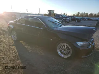 2007 BMW 3 Series 328i z VIN WBAWB33577PV70251, wystawiony jako Copart lot #50521915 z przebiegiem 182 676 mil mil oraz Czysty tytuł • Clean title. Historia ofert i sprzedaży dostępna na DreamBid. Obrazek 4.