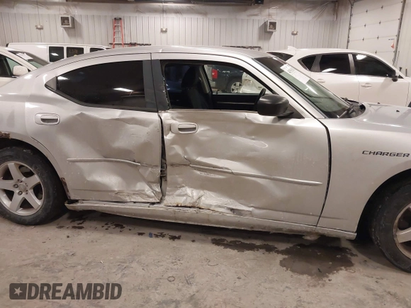 2009 Dodge Charger SE with VIN 2B3KA43V19H609614, listed as a IAAI auction lot 41515678 with 195,787 mi miles. Bid and sale history available at carsss.com. Image 6.