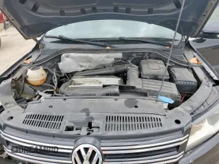 2012 Volkswagen Tiguan SE z VIN WVGAV7AX2CW575871, wystawiony jako Copart lot #58050865 z przebiegiem 96 569 mil mil oraz Szkody całkowita. Historia ofert i sprzedaży dostępna na DreamBid. Obrazek 11.
