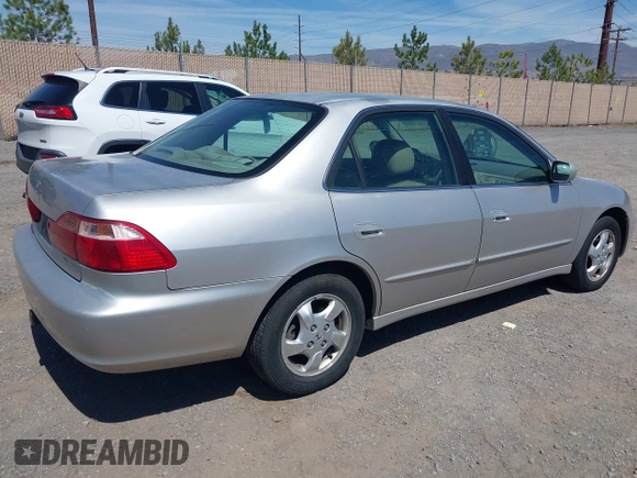 1998 Honda Accord EX z VIN 1HGCG6671WA162496, wystawiony jako IAAI lot #42202848 z przebiegiem 192 894 mil mil oraz . Historia ofert i sprzedaży dostępna na DreamBid. Obrazek 4.