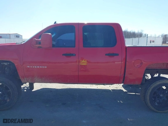 2011 Chevrolet Silverado 1500 LT with VIN 3GCPKSE31BG403653, listed as a IAAI auction lot 41764157 with 207,967 mi miles. Bid and sale history available at carsss.com. Image 15.