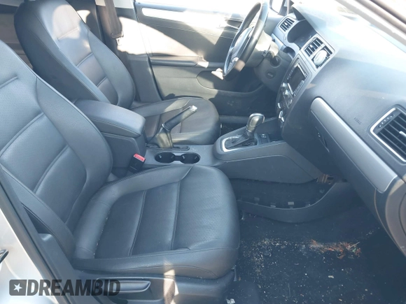 2011 Volkswagen Jetta SEL с VIN 3VWLZ7AJ7BM304149, выставлен на аукционе IAAI как лот 41769381 с пробегом 92 331 миль миль и . История ставок и продаж доступна на DreamBid. Изображение 5.