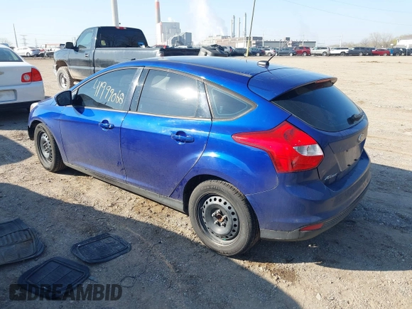 2012 Ford Focus SE z VIN 1FAHP3K28CL297610, wystawiony jako IAAI lot #41999068 z przebiegiem 164 482 mil mil oraz . Historia ofert i sprzedaży dostępna na DreamBid. Obrazek 3.