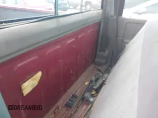 1996 Dodge Dakota z VIN 1B7FL26P3TS551971, wystawiony jako IAAI lot #42441145 z przebiegiem 131 063 mil mil oraz . Historia ofert i sprzedaży dostępna na DreamBid. Obrazek 8.