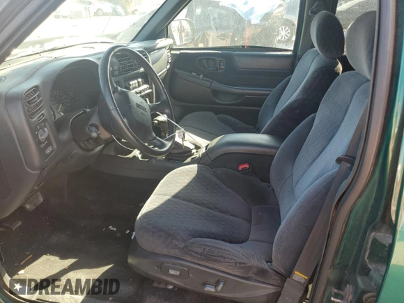 2000 GMC Jimmy SLE Convenience z VIN 1GKDT13W3Y2215035, wystawiony jako Copart lot #77484104 z przebiegiem 116 124 mil mil oraz Szkoda całkowita • Salvage title. Historia ofert i sprzedaży dostępna na DreamBid. Obrazek 7.