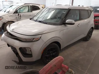 2020 Kia Soul S with VIN KNDJ23AU5L7016093, listed as a IAAI auction lot 41398818 with 113,819 mi miles. Bid and sale history available at carsss.com. Image 2.