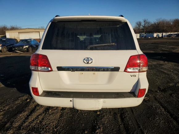 2011 Toyota Land Cruiser with VIN JTMHY7AJ9B4008475, listed as a Copart auction lot 84820024 with 101,903 mi miles and Salvage Title. Bid and sale history available at carsss.com. Image 6.
