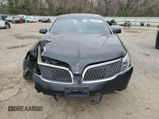 2013 Lincoln MKS z VIN 1LNHL9DKXDG612368, wystawiony jako Copart lot #48328215 z przebiegiem 108 788 mil mil oraz Szkoda całkowita • Salvage title. Historia ofert i sprzedaży dostępna na DreamBid. Obrazek 5.