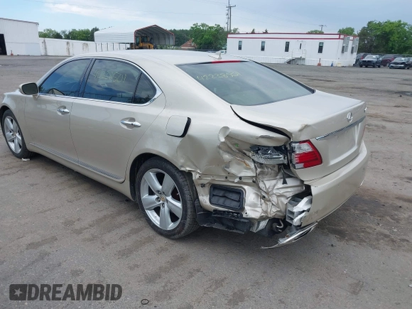 2012 Lexus LS 460 L z VIN JTHGL5EF6C5046681, wystawiony jako IAAI lot #42238501 z przebiegiem 101 140 mil mil oraz . Historia ofert i sprzedaży dostępna na DreamBid. Obrazek 3.