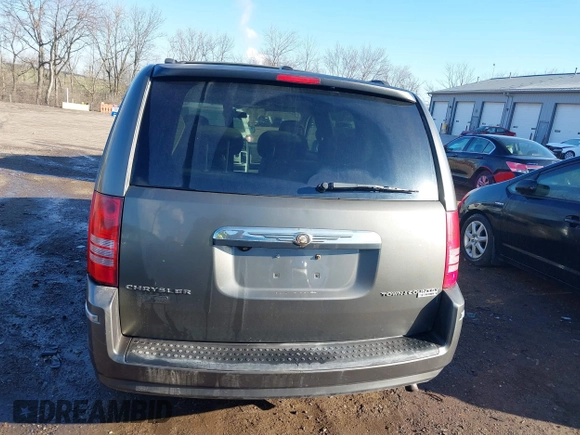 2010 Chrysler Town & Country Touring z VIN 2A4RR5D19AR298644, wystawiony jako IAAI lot #41804796 z przebiegiem 206 439 mil mil oraz . Historia ofert i sprzedaży dostępna na DreamBid. Obrazek 17.