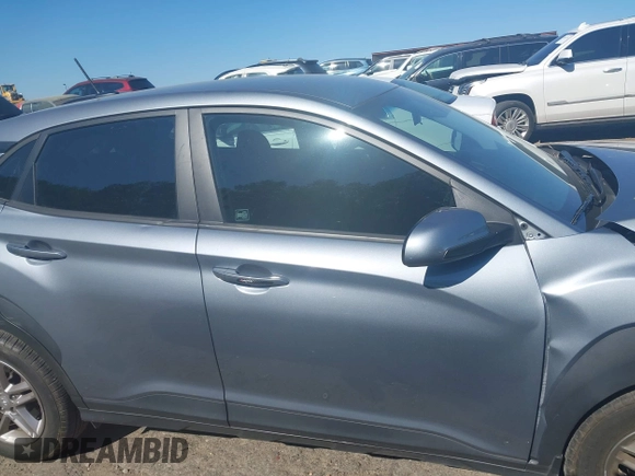 2021 Hyundai Kona SE z VIN KM8K1CAA3MU674975, wystawiony jako IAAI lot #42043579 z przebiegiem 52 240 mil mil oraz . Historia ofert i sprzedaży dostępna na DreamBid. Obrazek 13.