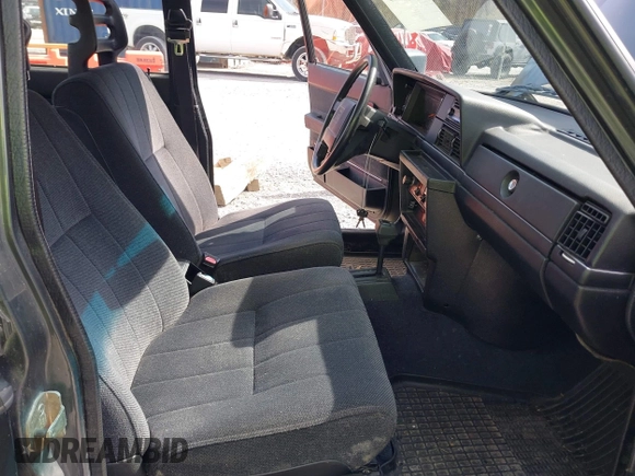 1992 Volvo 240 z VIN YV1AS8802N1469927, wystawiony jako IAAI lot #41927549 z przebiegiem 244 093 mil mil oraz . Historia ofert i sprzedaży dostępna na DreamBid. Obrazek 5.