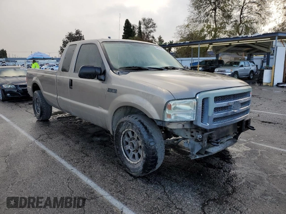 2005 Ford Super Duty F-250 XL with VIN 1FTSX205X5EA72216, listed as a Copart auction lot 44575325 with 217,271 mi miles and Salvage Title. Bid and sale history available at carsss.com. Image 4.