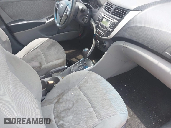 2013 Hyundai Accent GS z VIN KMHCT5AE3DU118162, wystawiony jako IAAI lot #42304964 z przebiegiem 144 815 mil mil oraz . Historia ofert i sprzedaży dostępna na DreamBid. Obrazek 5.