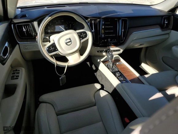 2020 Volvo XC60 Inscription with VIN YV4102RL4L1512319, listed as a Copart auction lot 48719605 with 37,302 mi miles and Salvage Title. Bid and sale history available at carsss.com. Image 8.
