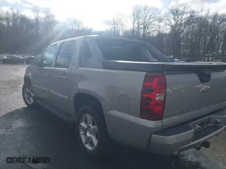 2008 Chevrolet Avalanche LTZ with VIN 3GNEC12088G212269, listed as a IAAI auction lot 41861630 with 193,111 mi miles. Bid and sale history available at carsss.com. Image 3.