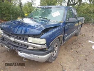 2000 Chevrolet Silverado 1500 with VIN 2GCEC19V0Y1255331, listed as a IAAI auction lot 40441563 with 282,464 mi miles. Bid and sale history available at carsss.com. Image 2.